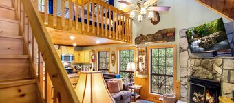 Charming Dog Friendly Mountain Cabin with Hot Tub, Firepit & Scenic Views
