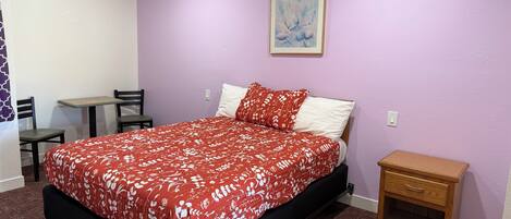 Chambre Standard, 1 grand lit, non-fumeurs, salle de bains privée | Wi-Fi gratuit, draps fournis