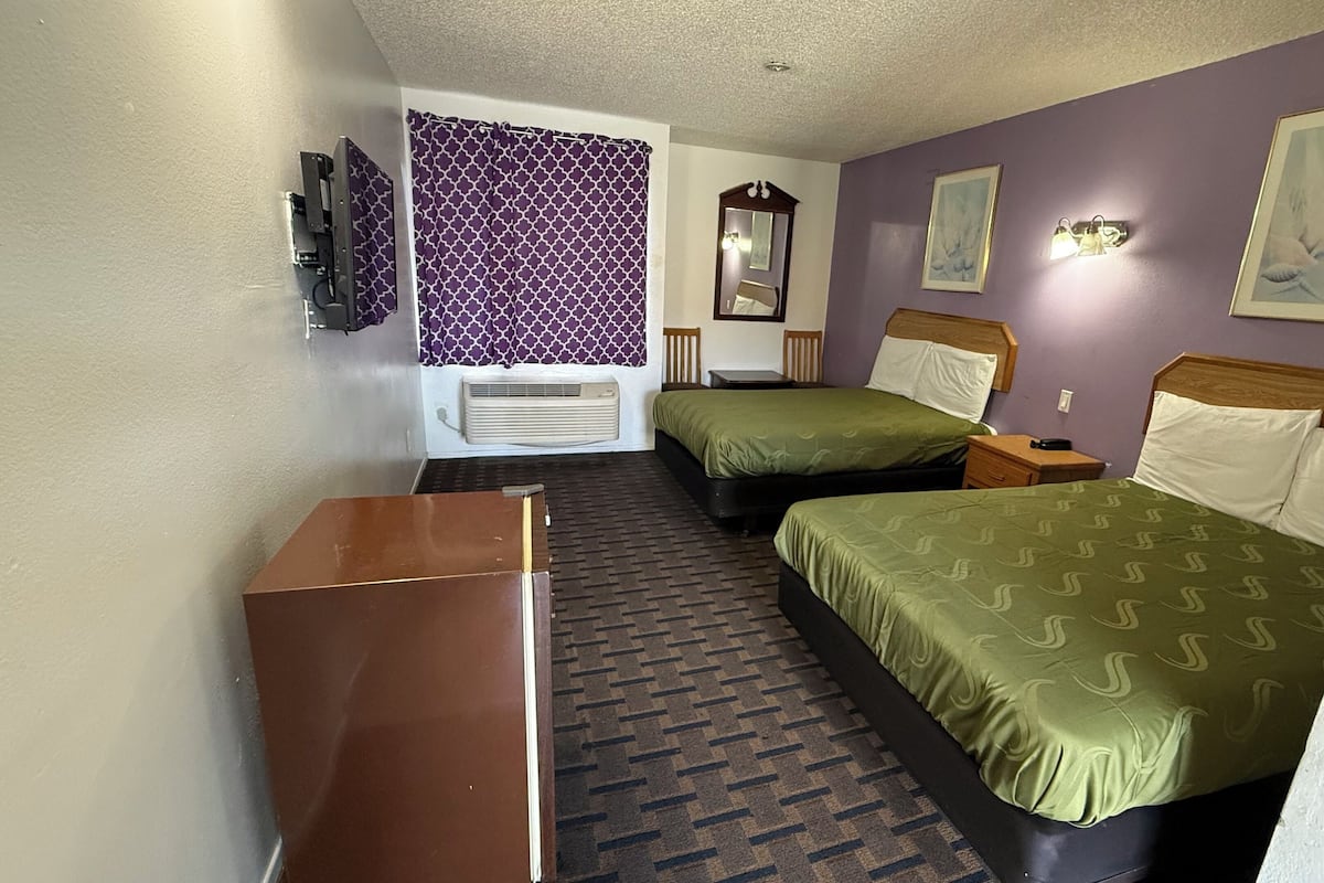 Standard Room, 2 Double Beds, Non Smoking, Private Bathroom | Free WiFi