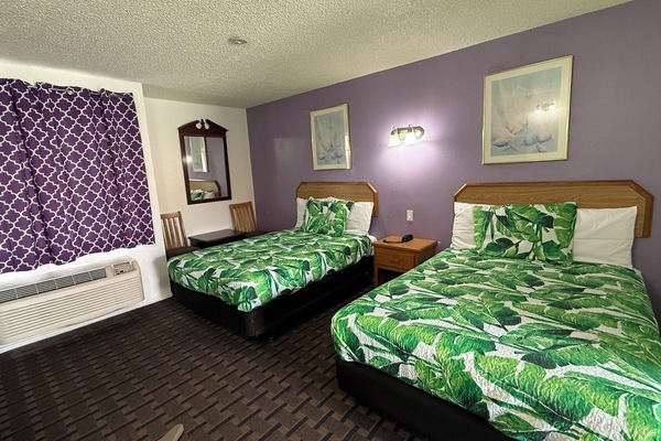 Standard Room, 2 Double Beds, Non Smoking, Private Bathroom | Free WiFi, bed sheets
