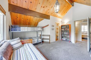 Internet, bed sheets - Hike, Ski & Explore Big Bear Lake: Cabin w/ Deck! (Big Bear)