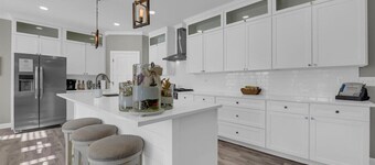 River’s Bend Sanctuary- WALK to Beach & Downtown