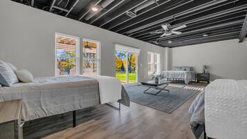 5 bedrooms, desk, iron/ironing board, WiFi