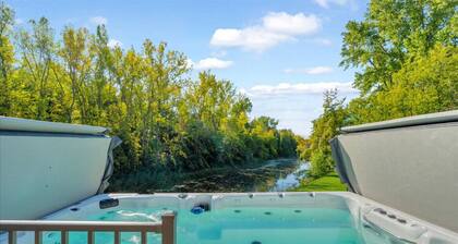 River’s Bend Sanctuary- WALK to Beach & Downtown