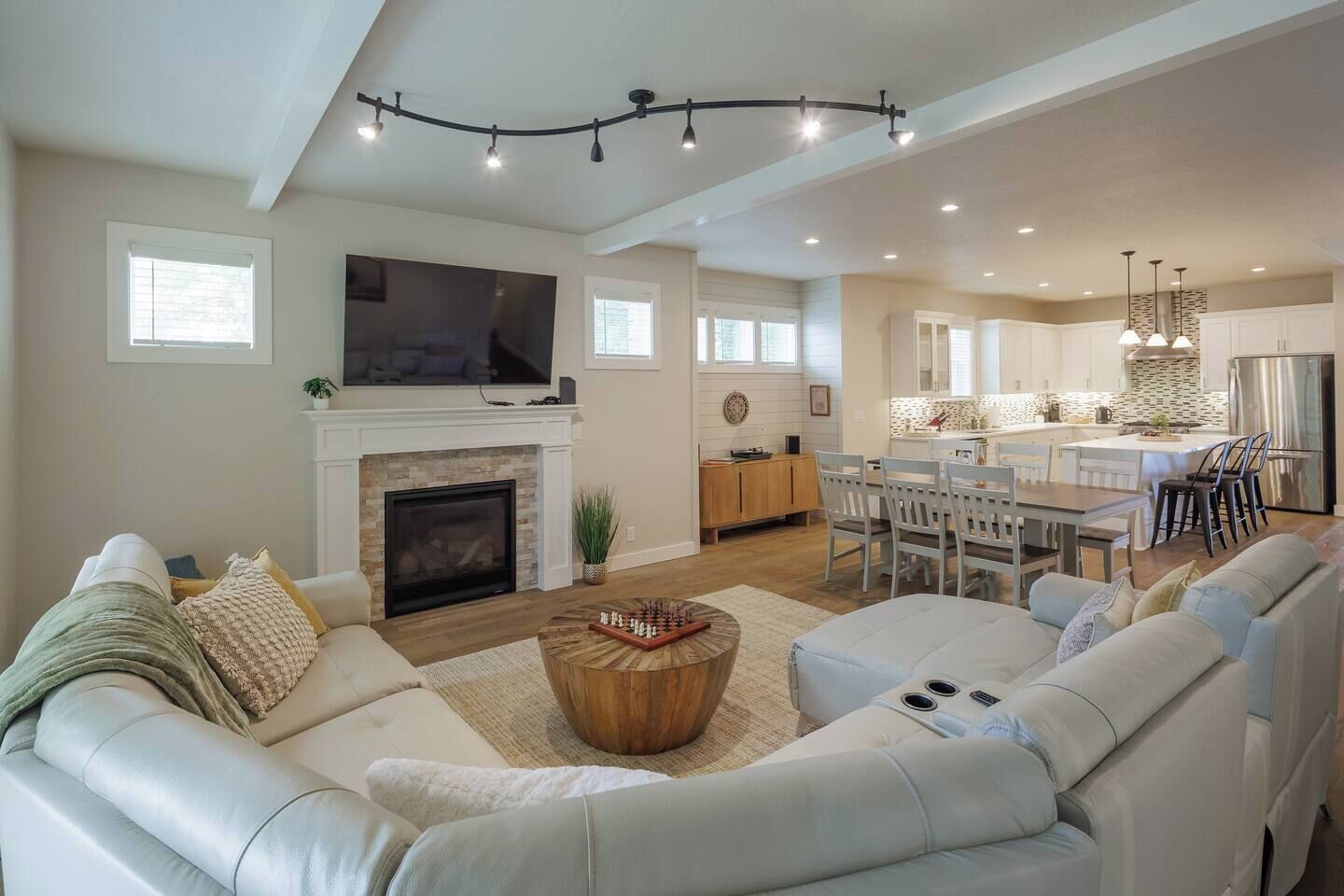 TV, fireplace, stereo