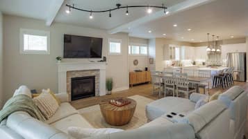 TV, fireplace, stereo