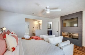 4 bedrooms, iron/ironing board, internet, bed sheets