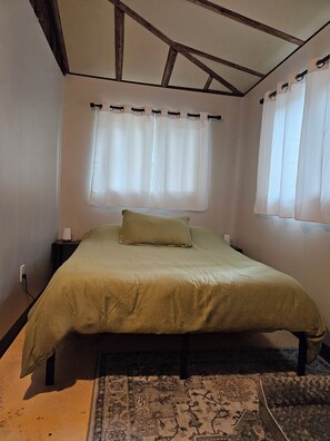 2 bedrooms, desk, free WiFi, bed sheets