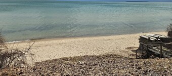 Rustic-Chic 2 bdr Pet Friendly Log Cabin, Steps to Lake Huron