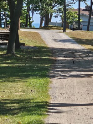 المنطقة المحيطة بالمنشأة