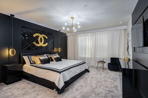 5 bedrooms, iron/ironing board, WiFi, bed sheets
