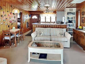 Studio (4 Bedrooms) | Property amenity