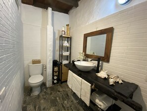 Shower, towels, soap, shampoo - Casa Mara (El Tanque)