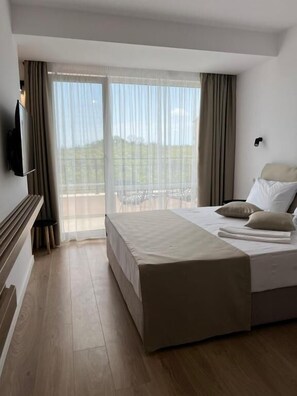 Deluxe Double Room, Balcony, Garden View