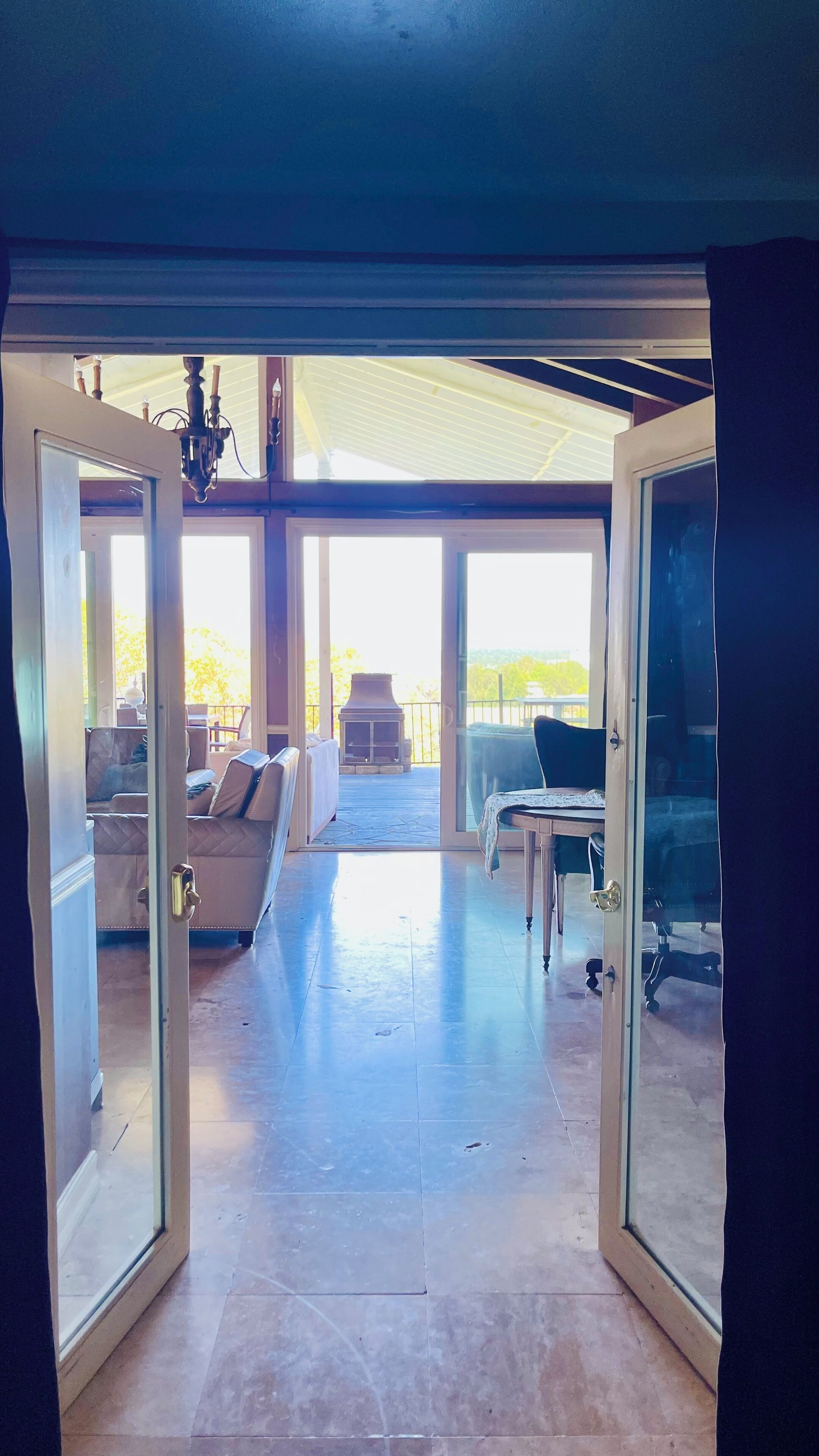 Smart TV, fireplace, books, computer monitors