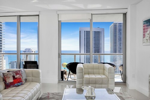 ★★★★★ Sophisticated Miami Retreat at Beachwalk with Expansive Balcony Views