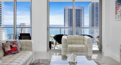 ★★★★★ Sophisticated Miami Retreat at Beachwalk with Expansive Balcony Views