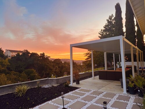 Golden Glow Hillside Retreat near Disneyland