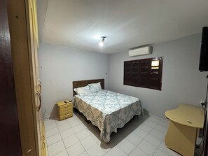 Ferros/tábuas de passar roupa, Wi-Fi, roupa de cama