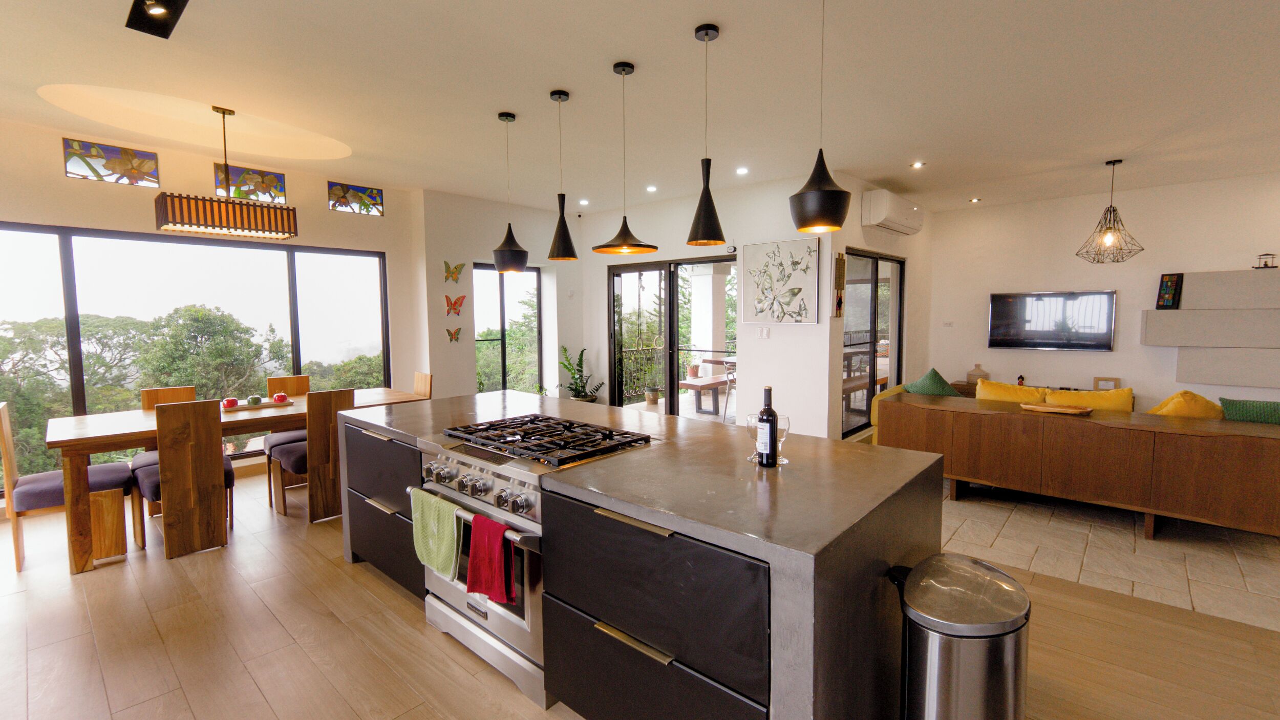 Micro-ondes, four, plaque de cuisson, lave-vaisselle