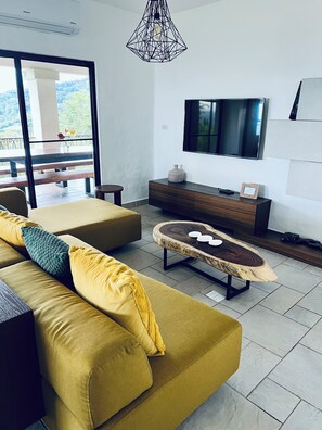 TV, lareira