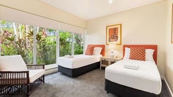 4 bedrooms, iron/ironing board, free WiFi