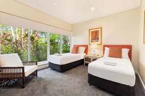4 bedrooms, iron/ironing board, free WiFi