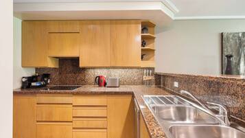 Oven, stovetop, dishwasher, coffee/tea maker