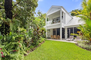 Terrace/patio - Mirage Resort Villa 116 with access to Sheraton Facilities (Port Douglas)