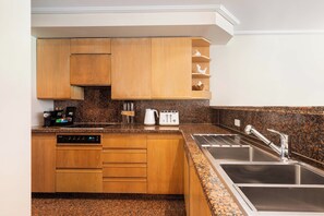 Oven, stovetop, dishwasher, coffee/tea maker