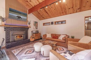 Smart TV, lareira, escritórios