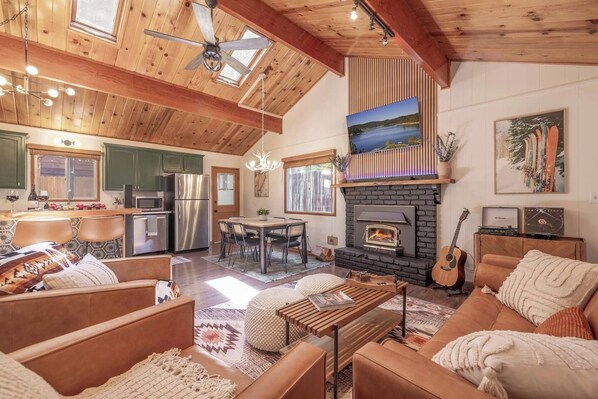 Smart TV, lareira, escritórios