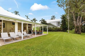 屋外ダイニングエリア