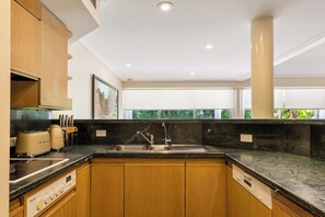 Oven, stovetop, dishwasher, coffee/tea maker