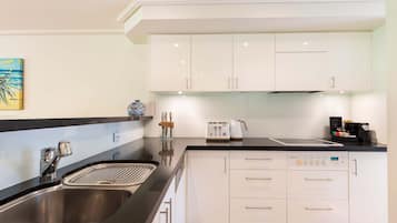 Oven, stovetop, dishwasher, coffee/tea maker