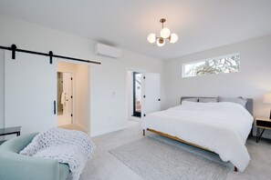 3 室のベッドルーム、アイロン / アイロン台、WiFi (無料)、ベッドシーツ