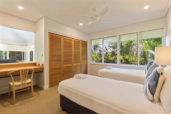 4 bedrooms, iron/ironing board, free WiFi