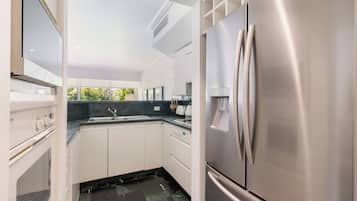 Oven, stovetop, dishwasher, coffee/tea maker