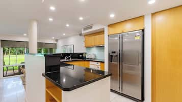 Oven, stovetop, dishwasher, coffee/tea maker