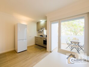 Refrigerador, horno, cafetera y tetera y tostadora
