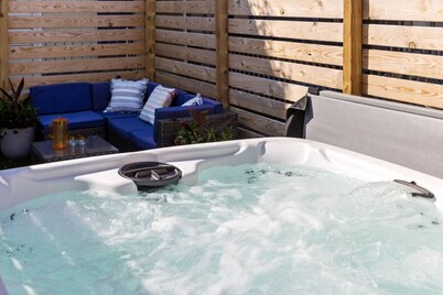 Hot Tub | Light & Bright w/Deck | Walk to Butler!