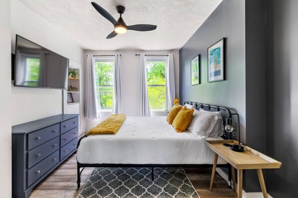 2 bedrooms, desk, iron/ironing board, WiFi