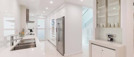 Oven, stovetop, dishwasher, coffee/tea maker