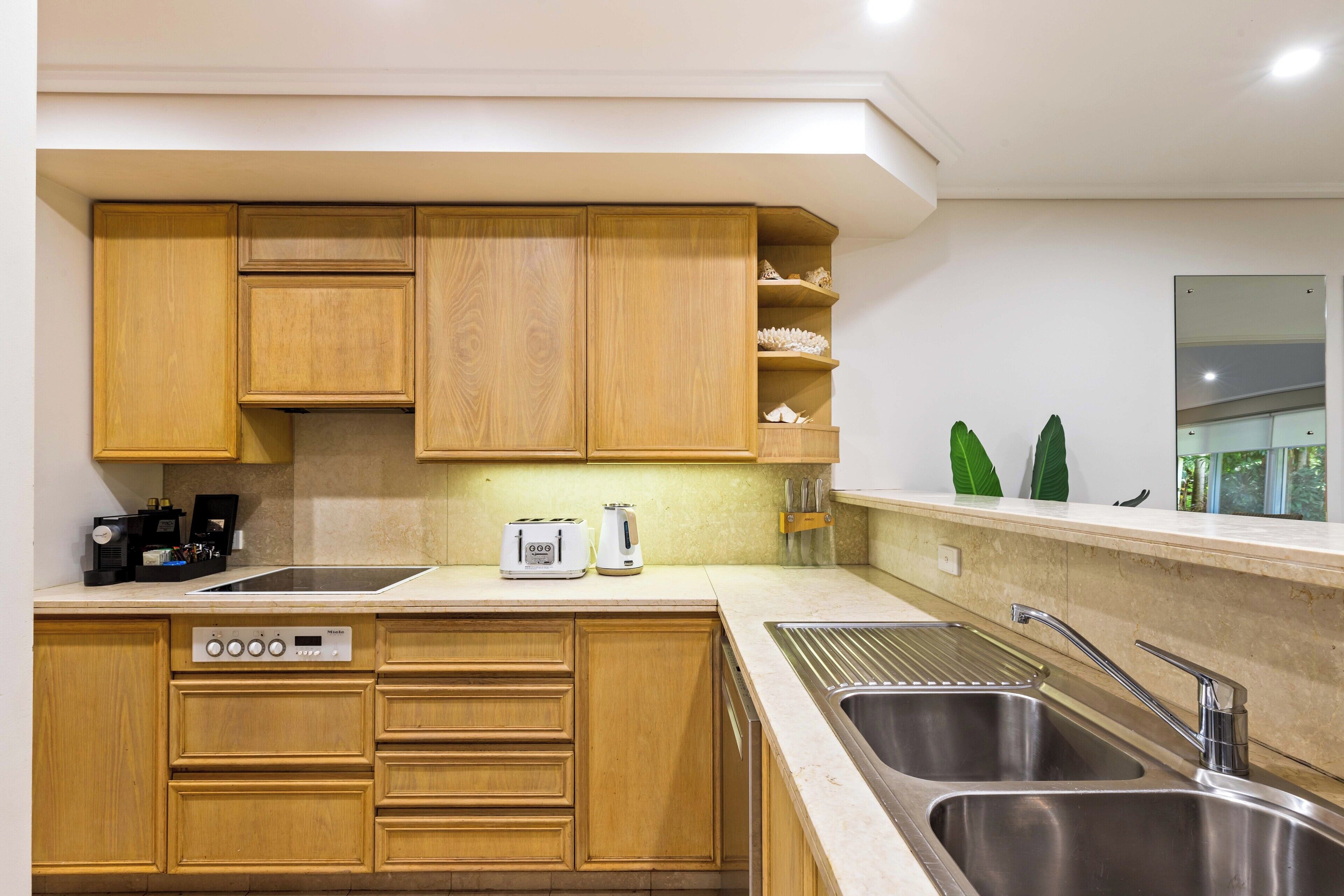 オーブン、コンロ、食器洗い機、コーヒー / ティーメーカー