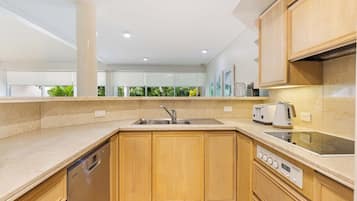 Oven, stovetop, dishwasher, coffee/tea maker