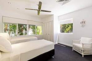 4 bedrooms, iron/ironing board, free WiFi - Mirage Resort Villa 421 with access to Sheraton Facilities (Port Douglas)