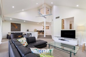 Living area - Mirage Resort Villa 424 with access to Sheraton Facilities (Port Douglas)