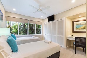 4 bedrooms, iron/ironing board, free WiFi