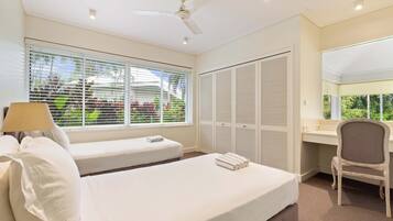 4 bedrooms, iron/ironing board, free WiFi