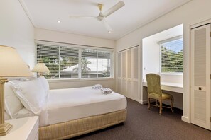 4 bedrooms, iron/ironing board, free WiFi - Mirage Resort Villa 434 with access to Sheraton Facilities (Port Douglas)